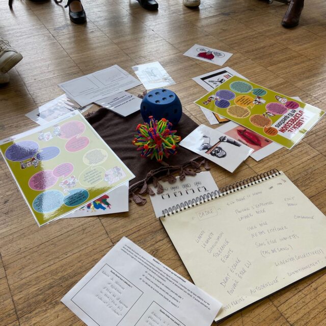 🎉 Retour sur une belle journée philo à la Médiathèque de Mérignac !
Dans le cadre des 120 ans de la Laïcité, Léo Pour Le Monde a eu le plaisir d’animer, samedi 25 octobre, deux ateliers philo ouverts à tous :
🗣️ Atelier parent-enfant : « Vivre tous ensemble, facile ou pas ? »
💬 Atelier adulte : « La parole est libre… mais où s’arrête la liberté d’expression ? »
Des échanges riches, bienveillants, parfois passionnés — toujours dans le respect et l’écoute.
Petits et grands ont pu réfléchir, débattre, questionner, et surtout partager le plaisir de penser ensemble.
🙏 Un grand merci à la Médiathèque de Mérignac pour son accueil, à Sophie pour l'animation, et à tous les participant·es pour leur engagement et leur curiosité !
➡️ Une belle réussite qui montre, une fois encore, combien la philosophie est un formidable outil pour nourrir le vivre-ensemble et la citoyenneté !