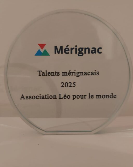 🌟 Fiers d’être lauréats du Prix des Talents Mérignacais !
Ce mercredi 3 décembre, la Ville de Mérignac nous a remis le Prix des Talents Mérignacais, une distinction qui célèbre les associations ou les habitants dont les actions contribuent au rayonnement de la ville.
Cette année, Léo Pour le Monde a eu la joie et l’honneur d’être distingué aux côtés de 9 autres lauréats, et nous en sommes profondément ravis !
🏆 Ce prix n’est pas seulement le nôtre : il est aussi le vôtre.
À tous ceux qui nous soutiennent, de près ou de loin, merci pour votre confiance, vos encouragements et votre présence constante.
Cette reconnaissance nous donne encore plus d’élan pour poursuivre nos engagements en faveur du vivre-ensemble, de l’ouverture sur le monde, de la solidarité, de la fraternité et de la liberté, et pour continuer à construire un monde plus juste en agissant pour l’éducation.
🙏 Merci à Thierry Trijoulet, Maire de Mérignac, à Emilie Marchès, Adjointe déléguée à la politique de la ville pour cette nomination, et à toutes celles et ceux qui nous soutiennent et croient en notre action !
