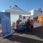 🦅🌿 Aigle audacieux ou colibri joyeux ? À chacun son animal !

Samedi 26 septembre, Léo Pour Le Monde a eu le plaisir de participer au Festival Anacrouse de Mérignac, organisé par l’association Nimba et la MJC Centre-Ville.

À cette occasion, nous avons proposé un atelier ludo-philosophique pour inviter les enfants à se questionner sur eux-mêmes, leurs qualités et leur manière d’être au monde.

🦅 Aigle audacieux ou colibri joyeux ? Et toi, qui es-tu ?
À travers le jeu et la création, chacun a été invité à choisir un animal et une qualité qui le définissent, puis à donner vie à ce choix en fabriquant sa propre coiffe. 🎨🪶

Un moment pour s’exprimer, imaginer, échanger et apprendre à mieux se connaître, tout en découvrant que chacun possède sa propre façon de contribuer au collectif.
Parce que derrière chaque animal, chaque qualité et chaque création se cache une personnalité unique… et une richesse à partager avec les autres. 

Merci à Nimba et à la MJC Centre-Ville pour cette belle invitation ; à Sophie notre animatrice, à la Préfecture de la Gironde pour son précieux soutien ; et bravo à tous les petits philosophes et artistes du jour !