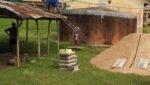 Une nouvelle cuisine pour les élèves de l’Ecole Primaire d'Agbodji, au Bénin ! 

Grâce à la générosité de nos donateurs, Léo Pour Le Monde a financé la construction d’une cuisine au sein de l’École Primaire Publique (EPP) d’Agbodji, dans la commune de Bopa, au sud du Bénin, dans le département du Mono.

Ce projet a été mené en partenariat avec le CONSEIL DES ACTIVITES EDUCATIVES DU BENIN (CAEB), qui a assuré le suivi des travaux pendant les trois semaines de réalisation, en collaboration avec les responsables de l’établissement scolaire.

Le 8 septembre, la cuisine a été officiellement réceptionnée en présence des directeurs, d’enseignants et du président de l’association des parents d’élèves. Tous ont salué la qualité des travaux réalisés.

💛 Derrière cette nouvelle cuisine, il y a avant tout une mobilisation collective. Chaque don, chaque geste de solidarité contribue à faire avancer des projets concrets au service des enfants et de leur quotidien à l’école.

🙏 Un immense merci à toutes celles et ceux qui soutiennent Léo Pour Le Monde et rendent ces réalisations possibles, ainsi qu'à notre partenaire béninois le CAEB et à l’ensemble des acteurs locaux pour leur engagement et leur collaboration.

Ensemble, continuons à transformer la solidarité en actions concrètes !